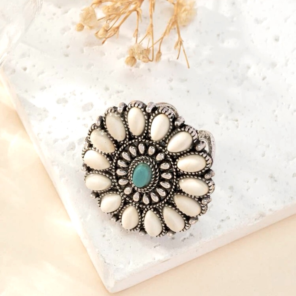 Vintage Design White and Turquoise Ring